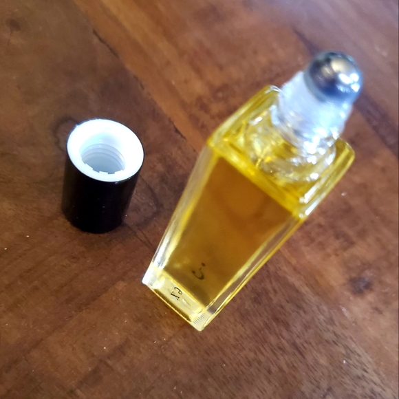 Riddle EX Perfume Oil Roll On - Picture 2 of 4